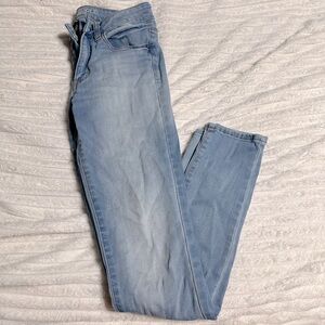 American Eagle jegging. Size 6L. No rips or stains. Like new.